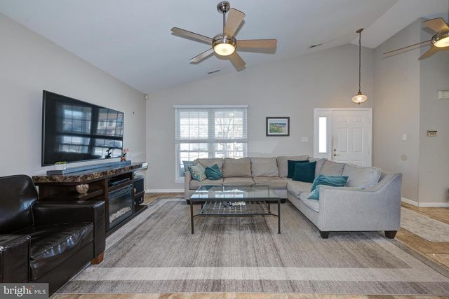 48 LONGHURST RD, Marlton, NJ 08053