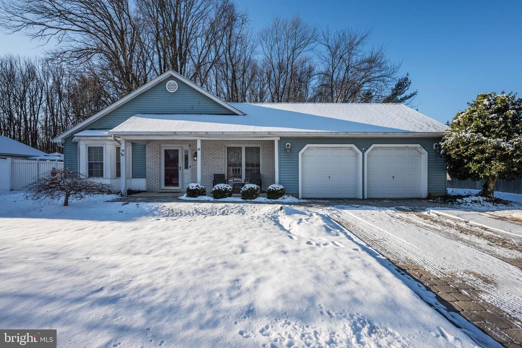 48 LONGHURST RD, Marlton, NJ 08053