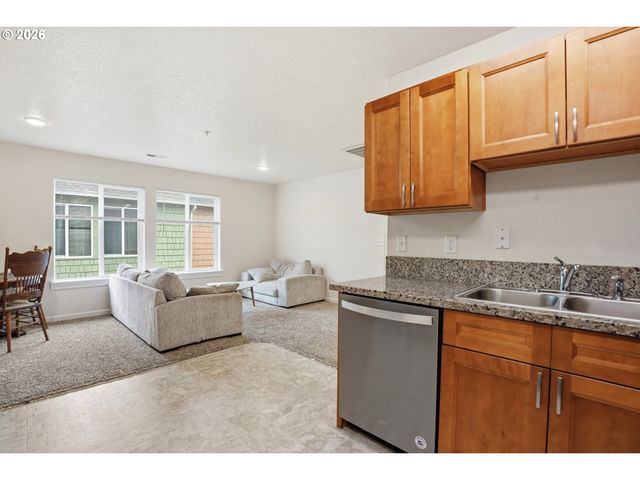 427 HARRIS Ln 14, Oregon City, OR 97045