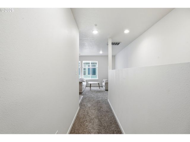 427 HARRIS Ln 14, Oregon City, OR 97045