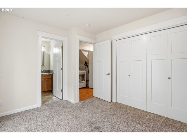 427 HARRIS Ln 14, Oregon City, OR 97045