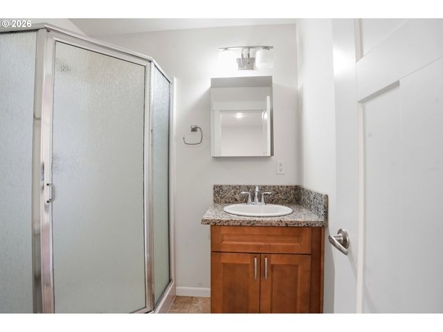 427 HARRIS Ln 14, Oregon City, OR 97045