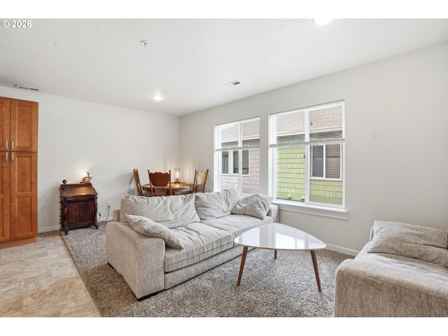 427 HARRIS Ln 14, Oregon City, OR 97045