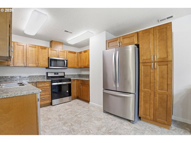 427 HARRIS Ln 14, Oregon City, OR 97045