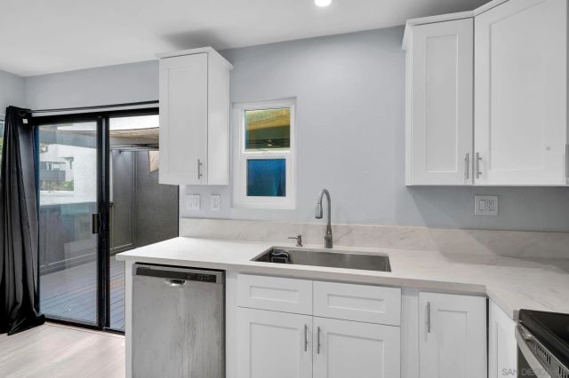 1235 River Glen Row 83, San Diego, CA 92111