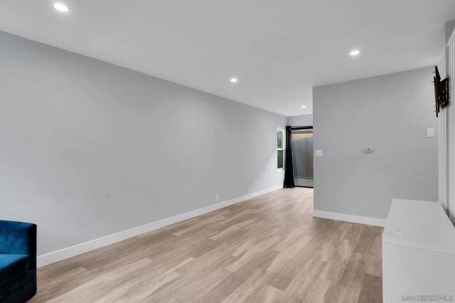 1235 River Glen Row 83, San Diego, CA 92111