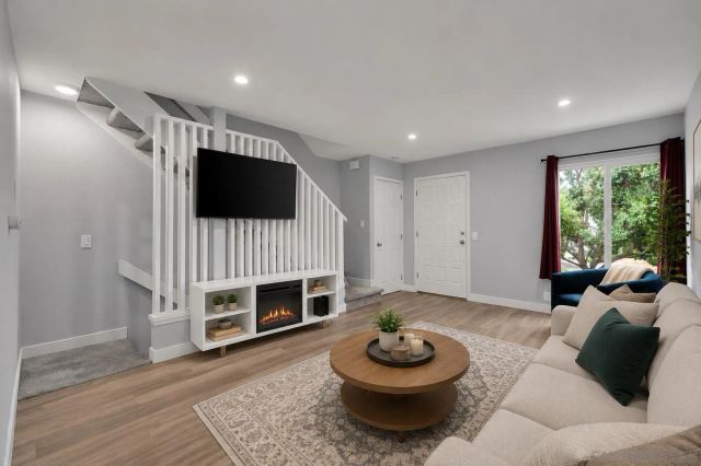 1235 River Glen Row 83, San Diego, CA 92111