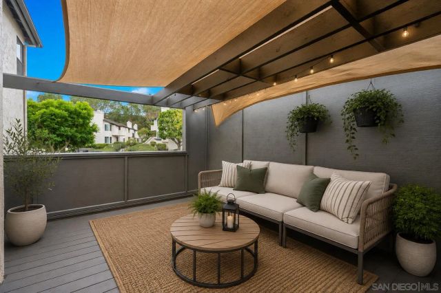 1235 River Glen Row 83, San Diego, CA 92111