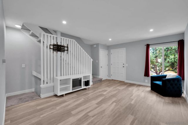 1235 River Glen Row 83, San Diego, CA 92111
