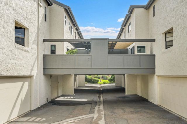 1235 River Glen Row 83, San Diego, CA 92111