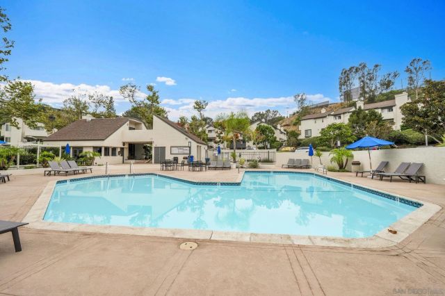 1235 River Glen Row 83, San Diego, CA 92111