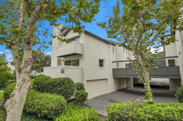 1235 River Glen Row 83, San Diego, CA 92111