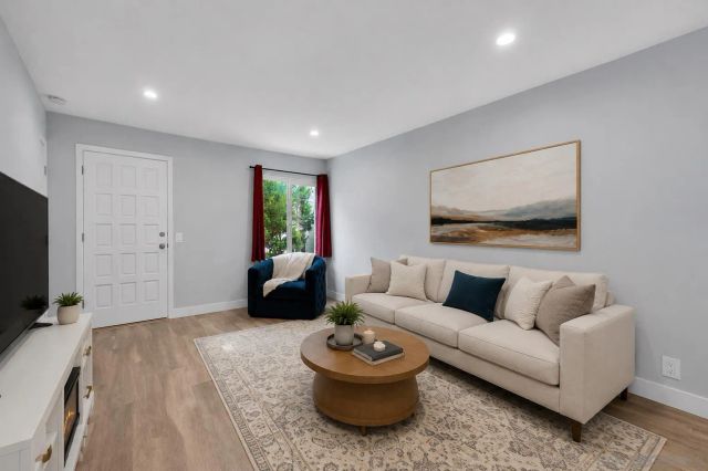 1235 River Glen Row 83, San Diego, CA 92111