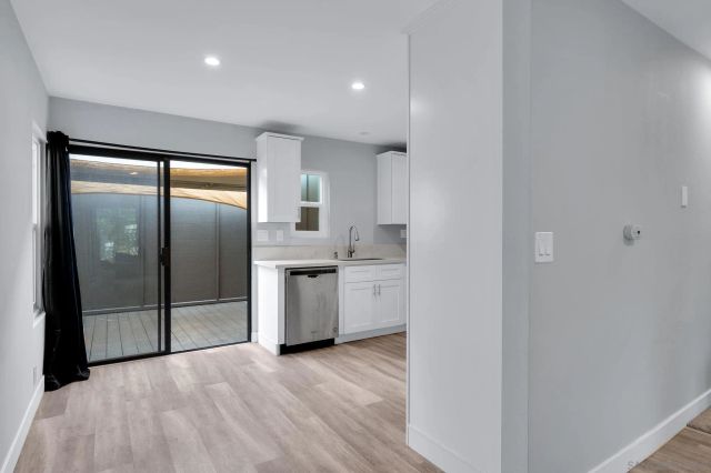 1235 River Glen Row 83, San Diego, CA 92111