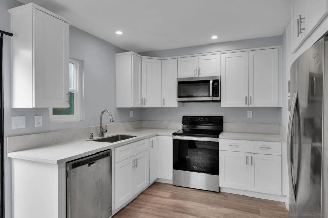 1235 River Glen Row 83, San Diego, CA 92111