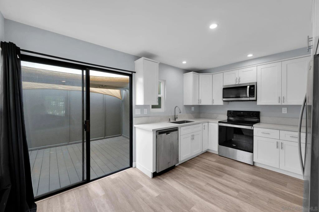 1235 River Glen Row 83, San Diego, CA 92111