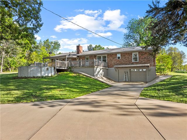 1640 Wolf Springs Road, Harrison, AR 72601