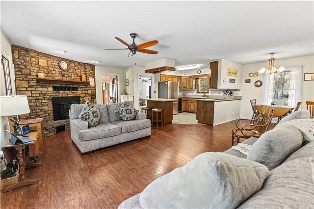 1640 Wolf Springs Road, Harrison, AR 72601