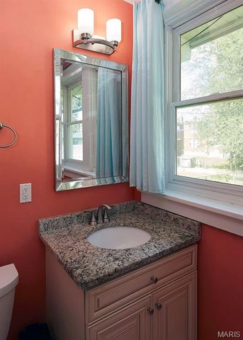 929 Bellerive, Unincorporated, MO 63111