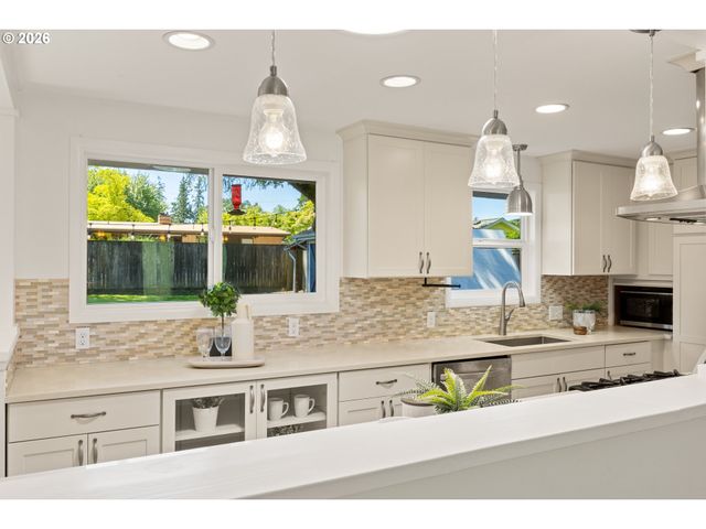 12320 Sw TREMONT St, Portland, OR 97225