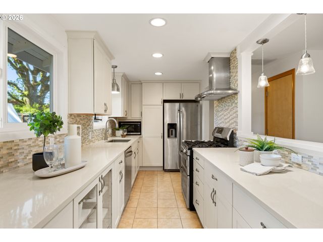 12320 Sw TREMONT St, Portland, OR 97225