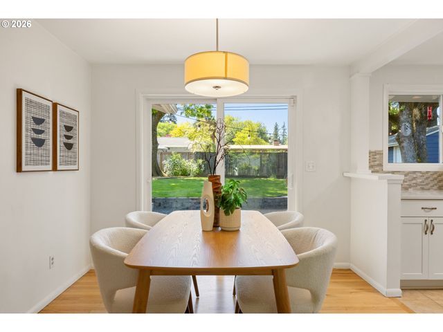 12320 Sw TREMONT St, Portland, OR 97225