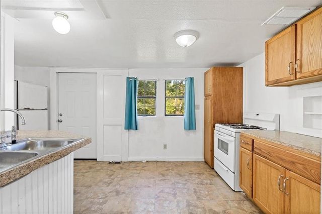 1900 Ewing Avenue, Kansas City, MO 64126
