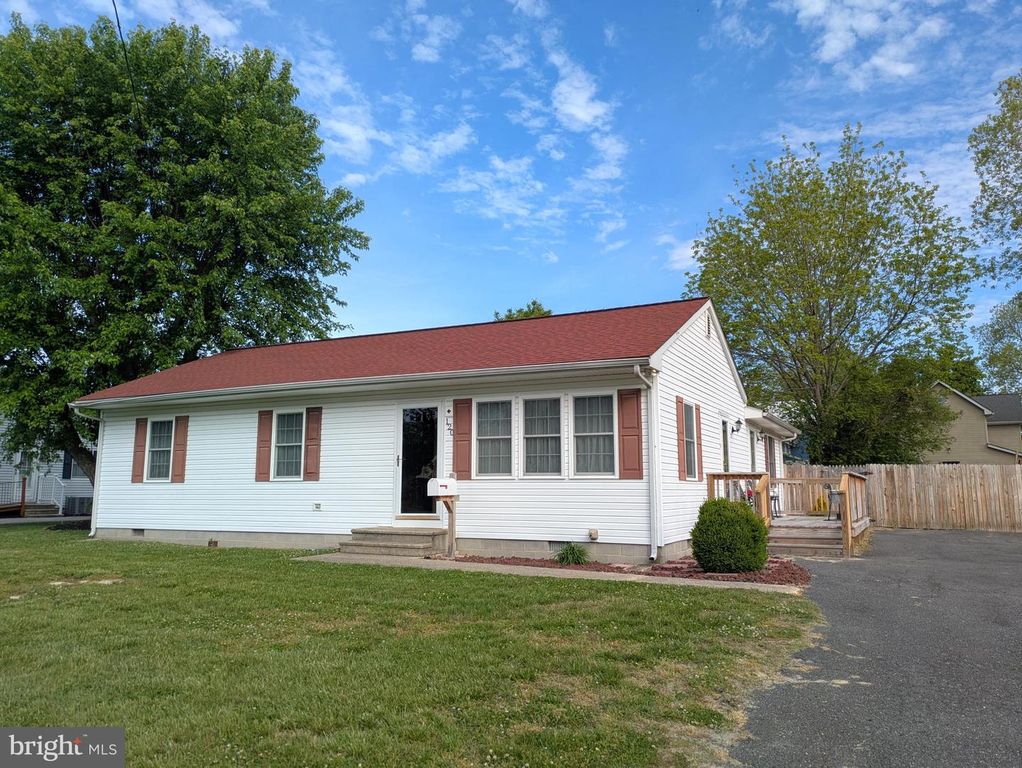 120 E LOCUST ST, Seaford, DE 19973