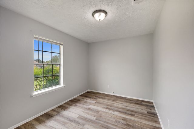 66 W Mountain Creek Drive, Grand Prairie, TX 75052
