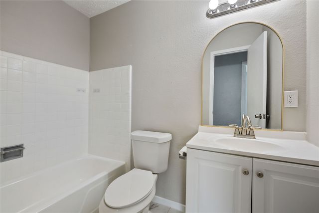 66 W Mountain Creek Drive, Grand Prairie, TX 75052