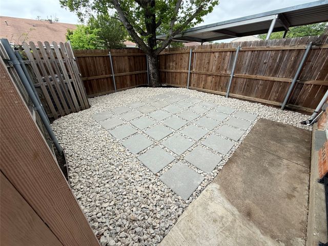 66 W Mountain Creek Drive, Grand Prairie, TX 75052
