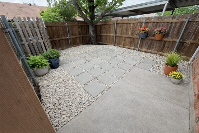 66 W Mountain Creek Drive, Grand Prairie, TX 75052