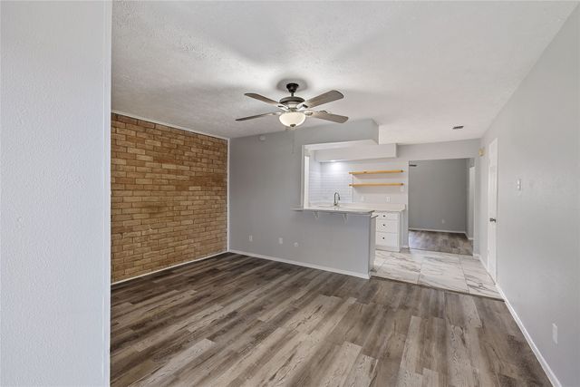 66 W Mountain Creek Drive, Grand Prairie, TX 75052