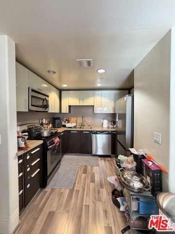 147 N Berendo Street 203, Los Angeles, CA 90004