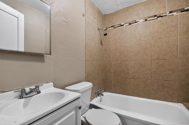 5200 W 28Th Street, Little Rock, AR 72204