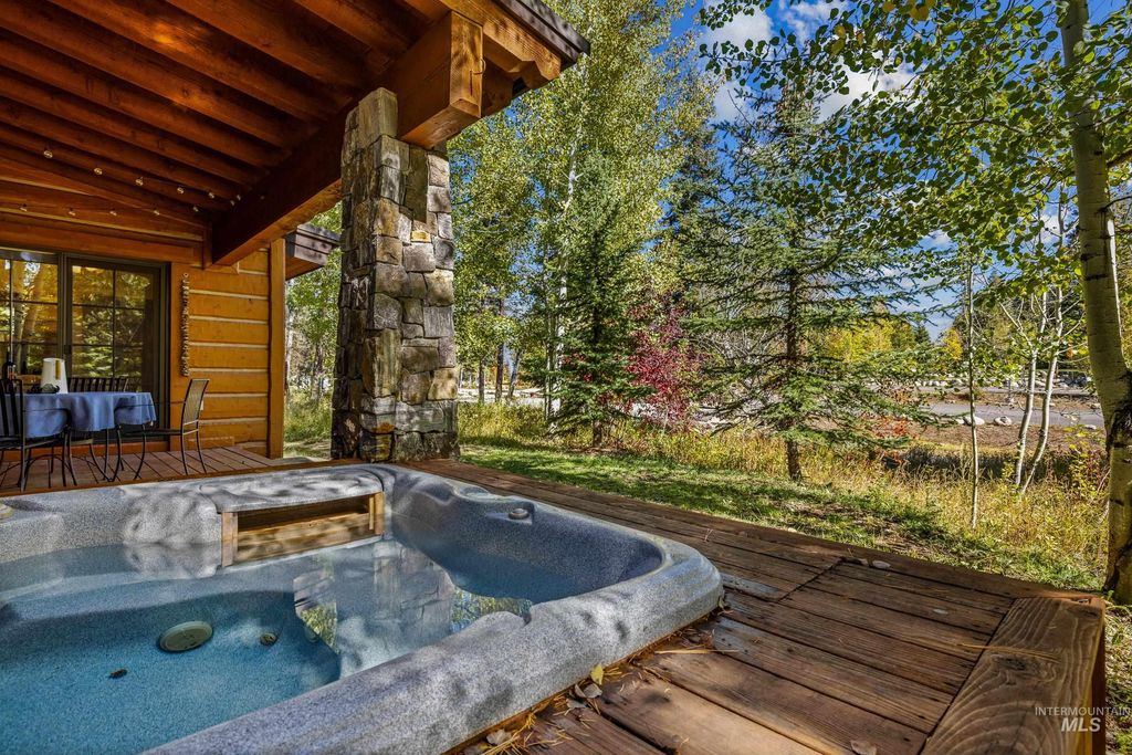 1 Rock Creek Court, Donnelly, ID 83615 photo 3