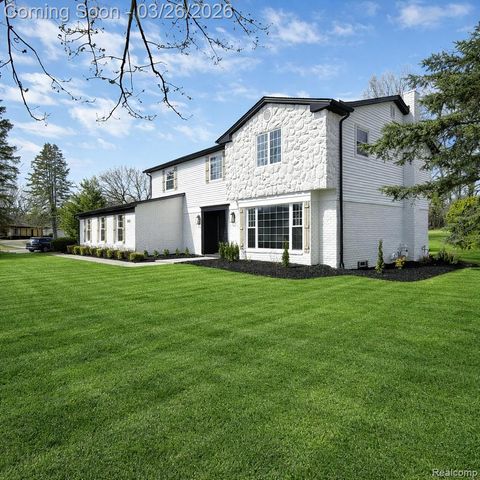 7275 Old Coach Trail, Washington Township, MI 48094