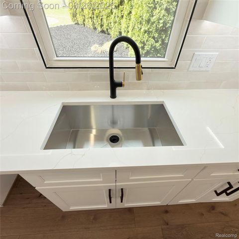 7275 Old Coach Trail, Washington Township, MI 48094