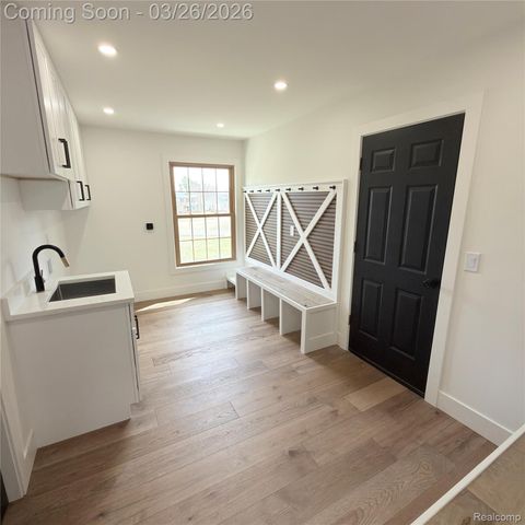 7275 Old Coach Trail, Washington Township, MI 48094