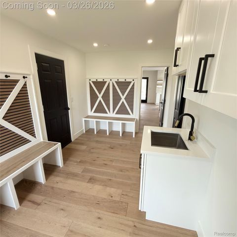 7275 Old Coach Trail, Washington Township, MI 48094