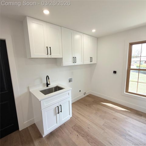 7275 Old Coach Trail, Washington Township, MI 48094