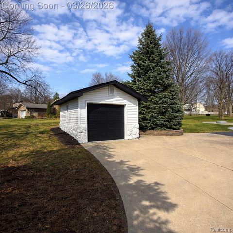 7275 Old Coach Trail, Washington Township, MI 48094