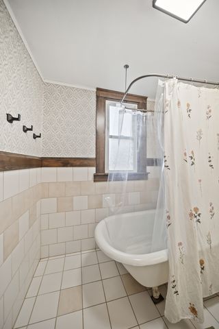 2409 Farnam Street, Davenport, IA 52803