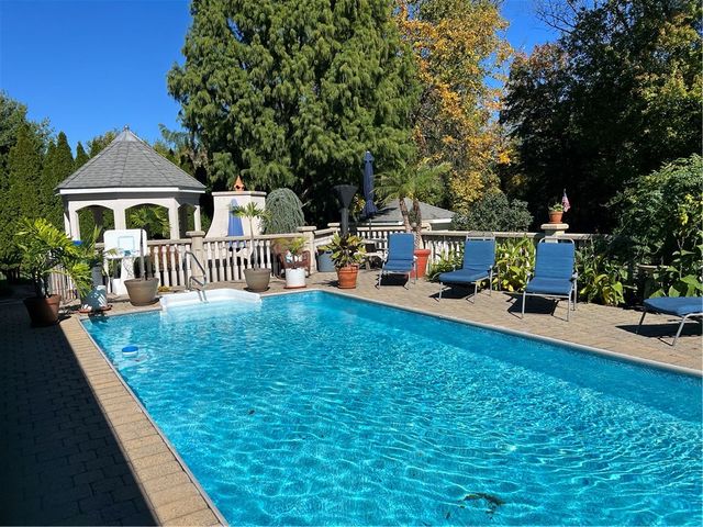 28 Capri Drive, Johnston, RI 02919