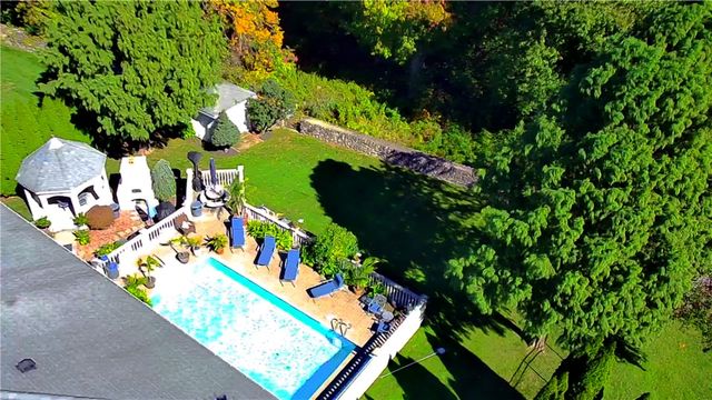 28 Capri Drive, Johnston, RI 02919