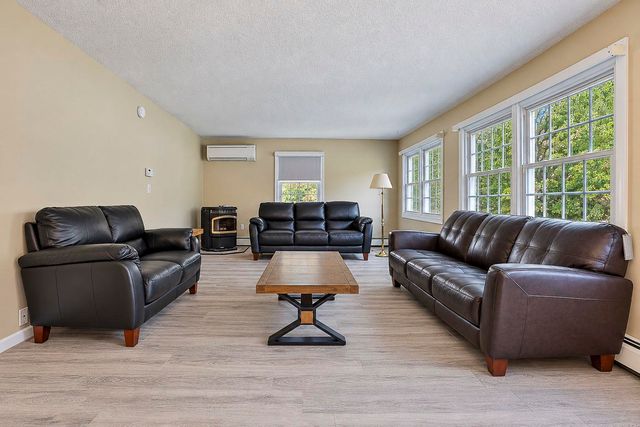 32 Greeley Street, Hudson, NH 03051