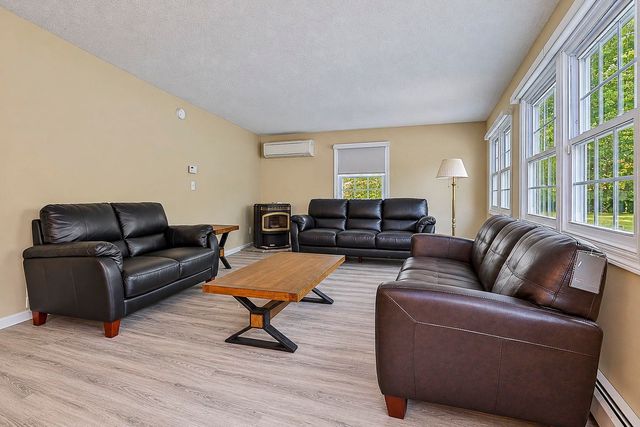 32 Greeley Street, Hudson, NH 03051
