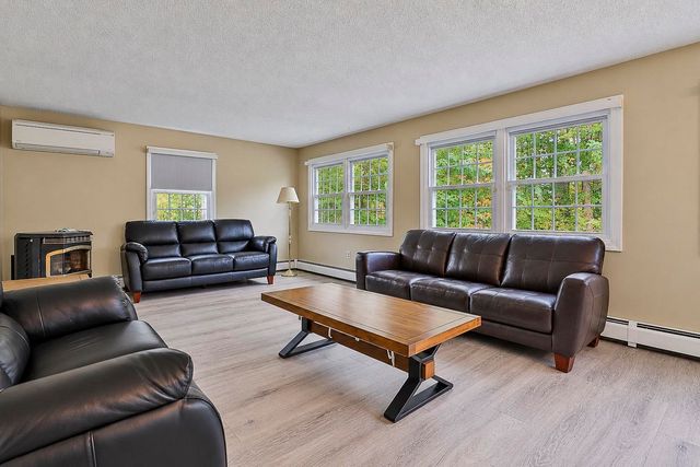 32 Greeley Street, Hudson, NH 03051