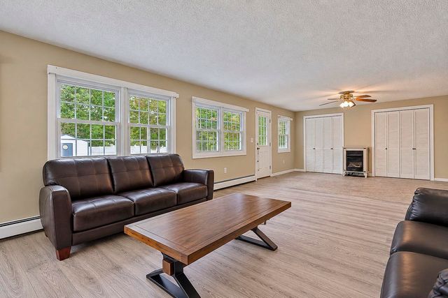 32 Greeley Street, Hudson, NH 03051