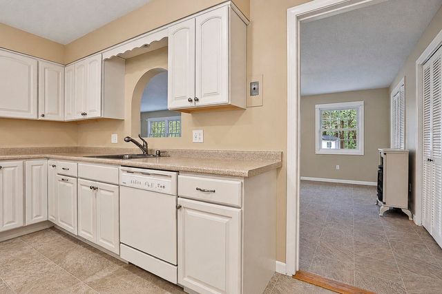 32 Greeley Street, Hudson, NH 03051